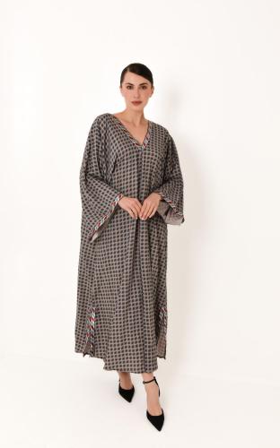 Loose silk thobe with embroidery