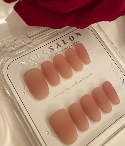 أظافر بجوده مميزه استخدام عدت مرات مع امكانيه قصها...