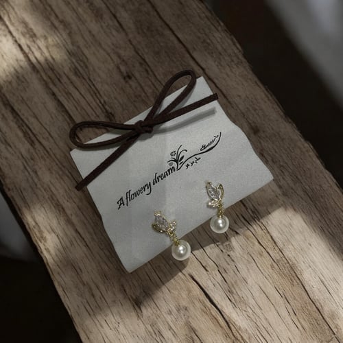 حلق لؤلؤ ذهبي فيه نسبه كبيره من الفضه 925 ، ملاحظه...