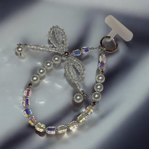 ميدالية حقيبه او مفاتيح الكريستال الابيض