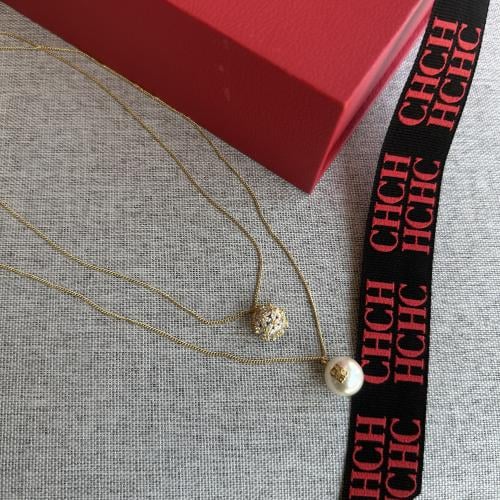 عقد كارولينا هريرا