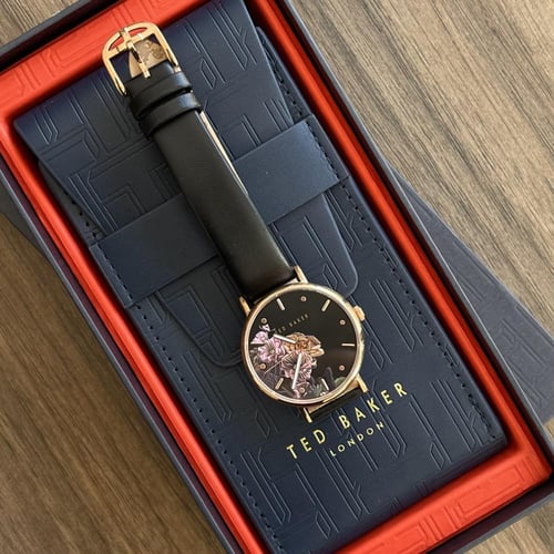 ساعة تيد بيكر