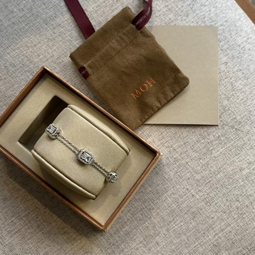 اسورة فضة MOH منسقة بالورد