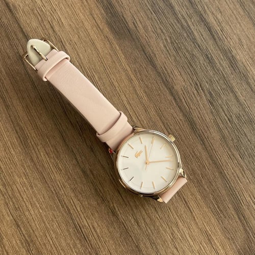 ساعة لاكوست