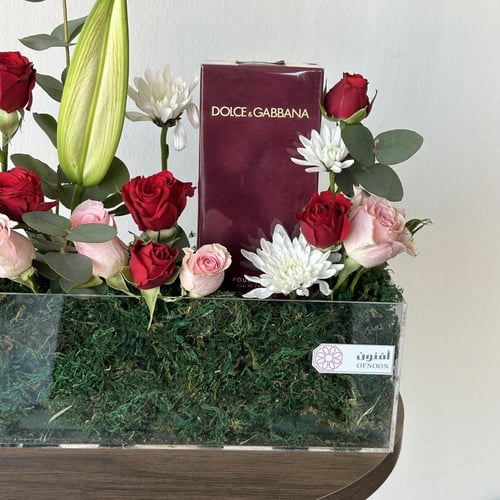 عطر دولتشي اند غابانا بتنسيق انيق