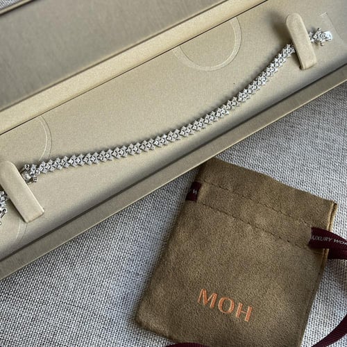 اسورة فضة MOH منسقة بالورد