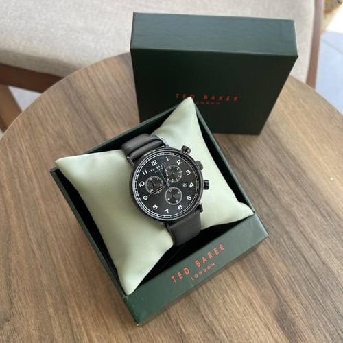 ساعة تيد بيكر