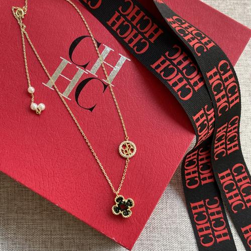 عقد كارولينا هريرا نسائي