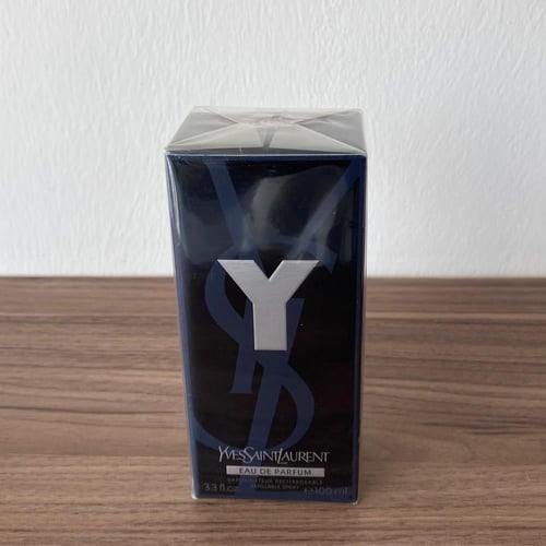 عطر واي ايف سان لوران بتنسيق انيق