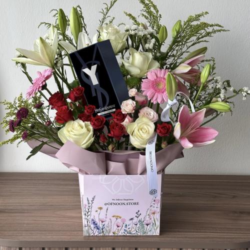 عطر واي ايف سان لوران بتنسيق انيق