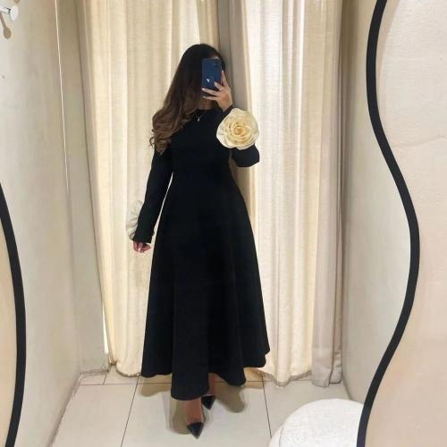 فستان بـ كم الورد