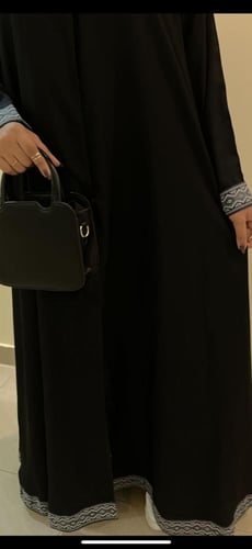 عبارة نص كلوش قماش ( كريب ) باضافة سدو اكمام وفي ا...