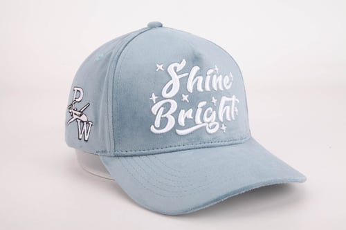 قبعة Shine Bright السماوية