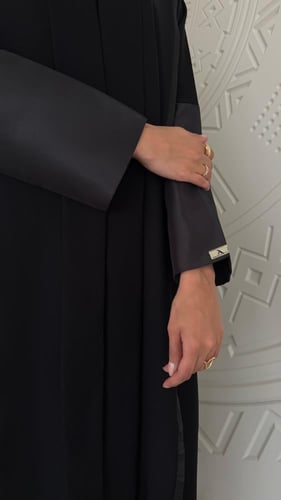 عباية سارة .