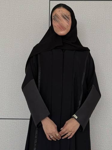 عباية سارة .