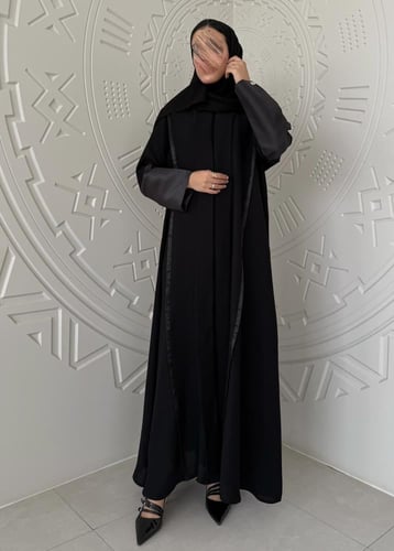 عباية سارة .