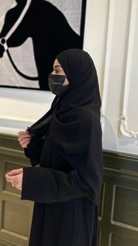 طرحتين قبعة +نقابين مبطن حرير .