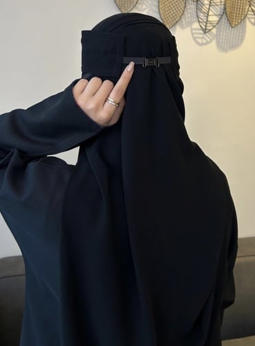 نقاب ملكي مشبك .