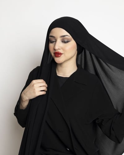 نقاب مبطن حرير أسود+طرحة ربط..