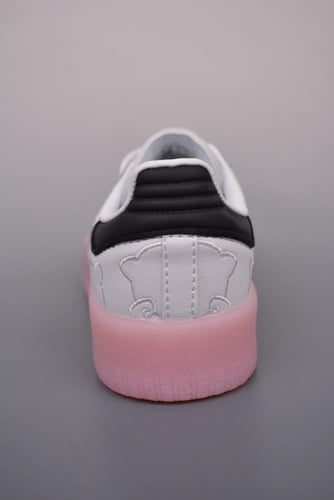 Hello kitty x adidas trainer