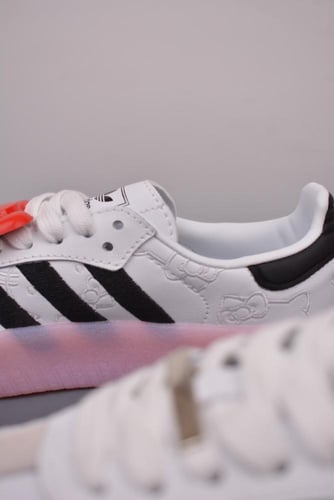 Hello kitty x adidas trainer
