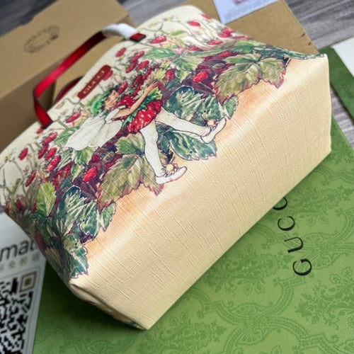 Gucci strawberries bag