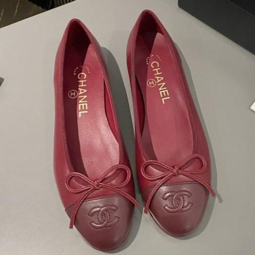 Chanel ballet flats in Red