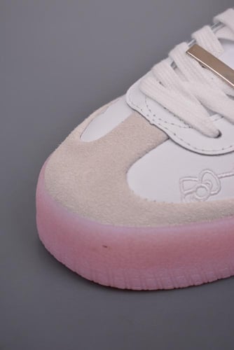 Hello kitty x adidas trainer