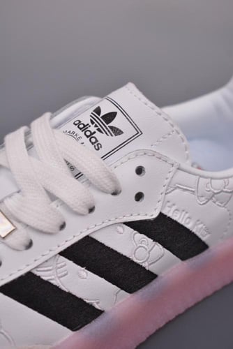 Hello kitty x adidas trainer