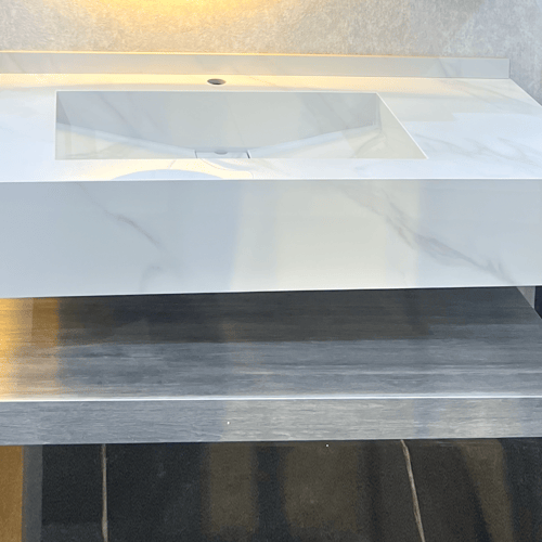 مغسلة بورسلان حوض شلال 60سم ابيض عروق رمادي ورف بو...