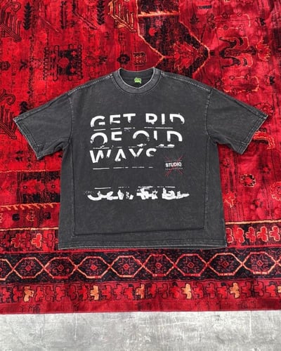 تيشيرت رجالي ياقة بولو بتصميم عصري بطبعة فنية