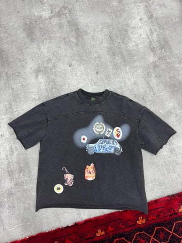 تيشيرت رجالي بطبعة جرافيك كلاسيكية – قصة عصرية