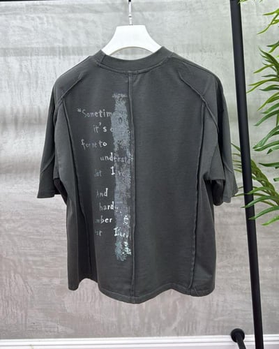 تيشيرت رجالي بطباعة فنية عصرية وقصة واسعة