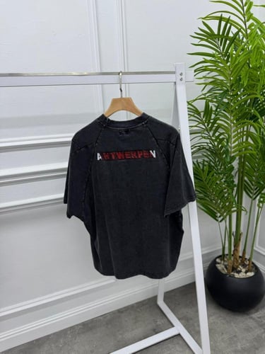 تيشيرت رجالي بتصميم عصري لإطلالة شبابية يومية