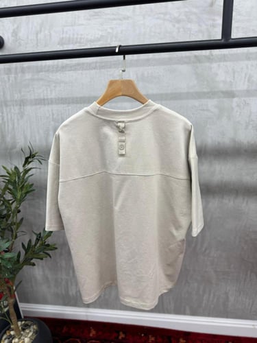 تيشيرت رجالي أوفر سايز بطبعة فنية عصرية