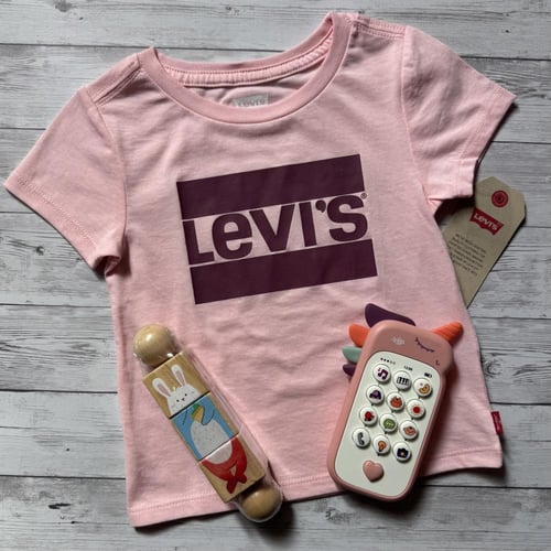 تي شيرت Levi’s مقاس 1-2 سنة