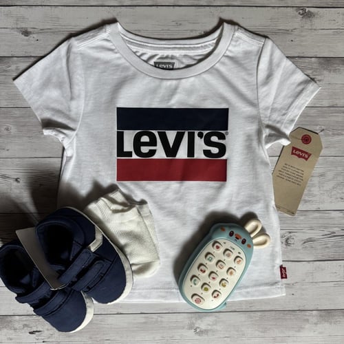تي شيرت Levi’s مقاس 1-2 سنة
