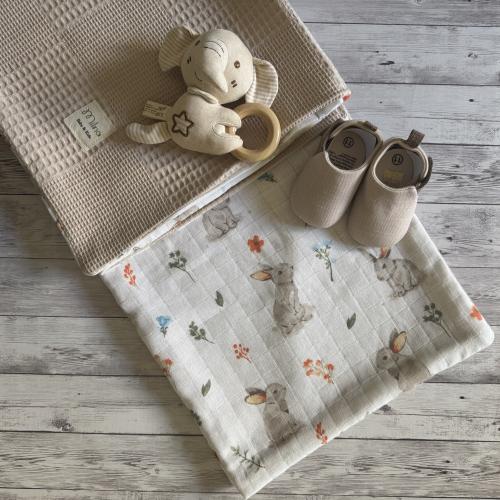 بطانية من الموسلين تستخدم على الوجهين