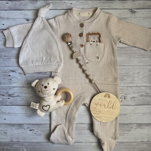 أفرول مع قبعة