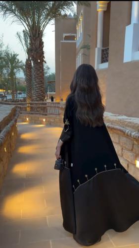عباية نخيل الوطن المطرزة - إصدار اليوم الوطني