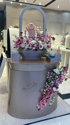 إيجار Golden Aura