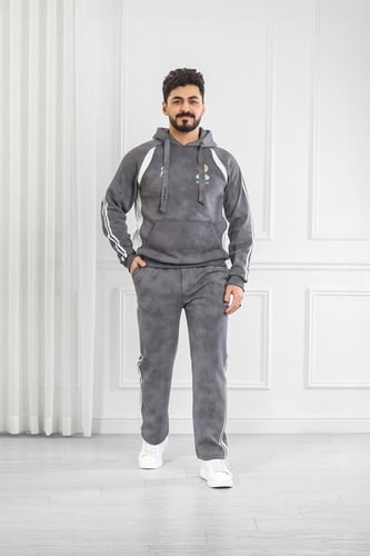 طقم رجالي شتوي بقبعة فرو وطبعة على الظهر