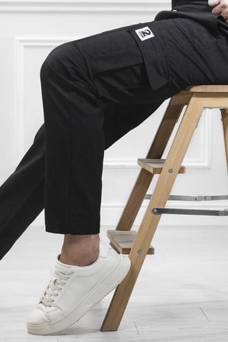 بنطال رجالي مزود بجيوب