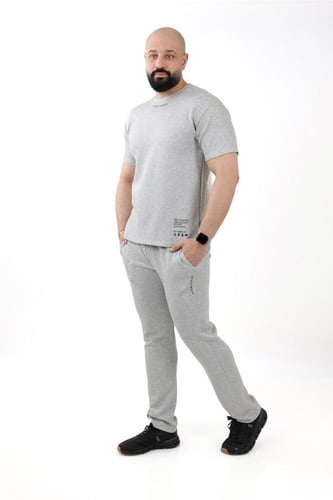 طقم رجالي صيفي كاجوال بنطال مع تيشرت سادة بياقة مد...