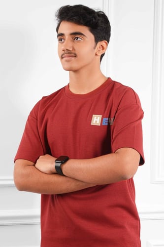 تيشرت رجالي اوفر سايز مزين بأحرف مطبوعة على الوجهي...