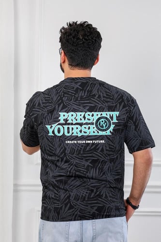 تيشرت رجالي بأكمام قصيرة وياقة دائرية مزين بطبعة ص...
