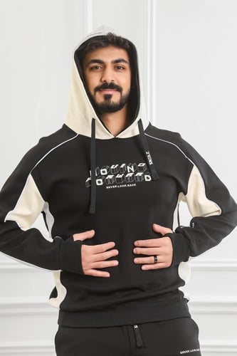 طقم رجالي شتوي دبل كاب بقبعة وطبعة على الصدر كتابة...