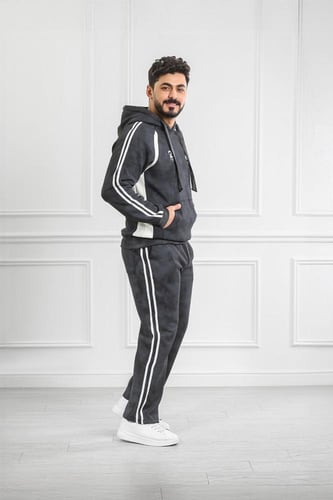 طقم رجالي شتوي بقبعة فرو وطبعة على الظهر