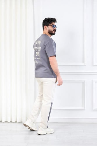 طقم رجالي اوفر سايز نص كم بنطال طويل مزين بطبعة بأ...