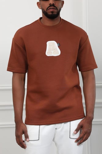 تيشرت رجالي اوفر سايز مزود بطبعة من الأمام وأكمام...